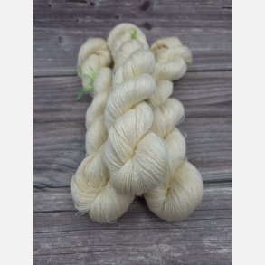 Silky singles 600 m Ufarvet Hvid