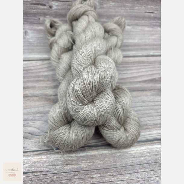 Silky yak 800 m Ufarvet Gr�