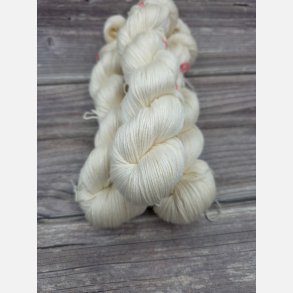 Merino / Silke Non SW. 400 m Ufarvet Hvid