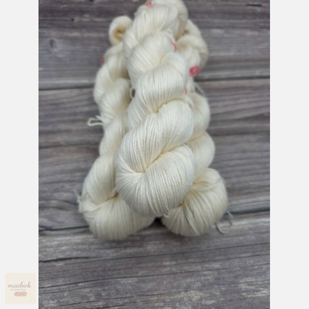 Merino / Silke Non SW. 400 m Ufarvet Hvid