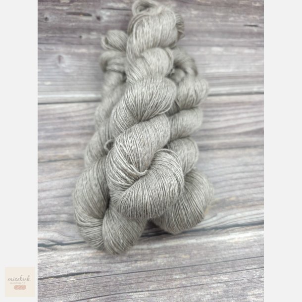 Silky Yak  480 m Ufarvet Gr�